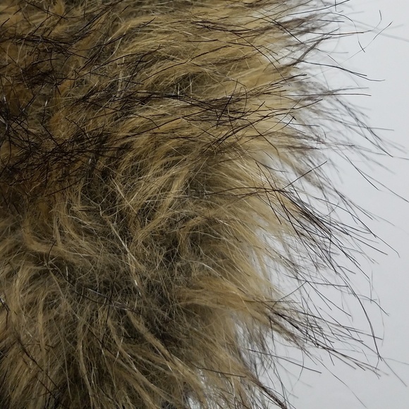 Calvin Klein Puffer Vest - Picture 4 of 6